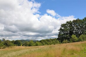 Cae'n Y Coed Barn