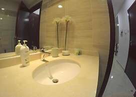 Modern 1BR w Pool and Parking At Roxana Residence