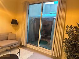Modern 1BR w Pool and Parking At Roxana Residence