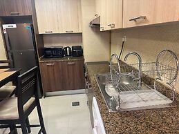 Modern 1BR w Pool and Parking At Roxana Residence