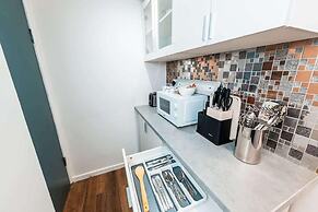 Sale 2-bedroom Apt - Sleeps 5 - Free Parking