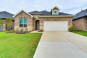 Patio & Pool Access: Family Home in Tomball