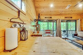 3 Mi to Beavers Bend State Park: Hot Tub Haven!
