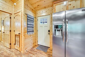 3 Mi to Beavers Bend State Park: Hot Tub Haven!