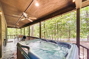 3 Mi to Beavers Bend State Park: Hot Tub Haven!