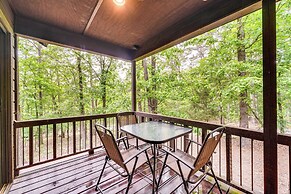 3 Mi to Beavers Bend State Park: Hot Tub Haven!
