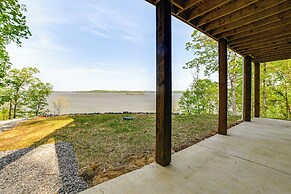 Game Room & Screened Porch: Kentucky Lake Retreat!