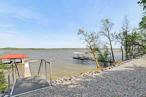 Game Room & Screened Porch: Kentucky Lake Retreat!