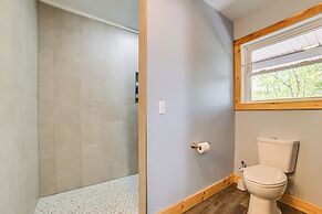 Game Room & Screened Porch: Kentucky Lake Retreat!