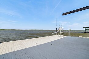 Game Room & Screened Porch: Kentucky Lake Retreat!
