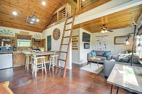 8 Mi to Dtwn Wimberley: Cabin Retreat on 5 Acres!