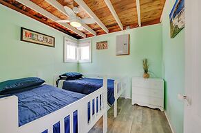 Near Beach & Downtown: York Cottage w/ Yard!