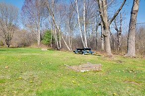 Near Beach & Downtown: York Cottage w/ Yard!