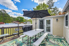 Walk to Hadnot Creek: Coastal Escape w/ Yard
