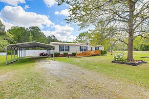 Walk to Hadnot Creek: Coastal Escape w/ Yard