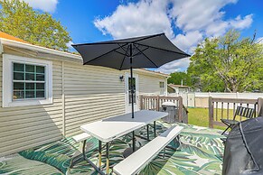 Walk to Hadnot Creek: Coastal Escape w/ Yard