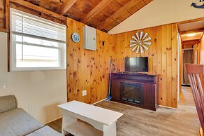 Walk to Long Sands Beach: Cottage w/ Fire Pits!