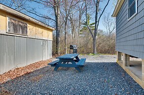 Walk to Long Sands Beach: Cottage w/ Fire Pits!