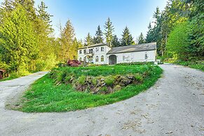 Hike & Explore: Guest Suite w/ Deck in Issaquah