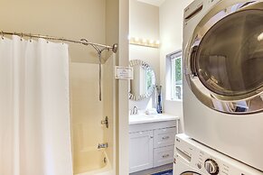 Hike & Explore: Guest Suite w/ Deck in Issaquah