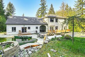 Hike & Explore: Guest Suite w/ Deck in Issaquah