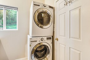 Hike & Explore: Guest Suite w/ Deck in Issaquah