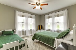 6 Mi to Rabbit Hash: Rural Home w/ 2 Porches