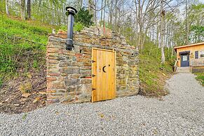 Secluded on 10 Acres: Livingston Getaway w/ Sauna!