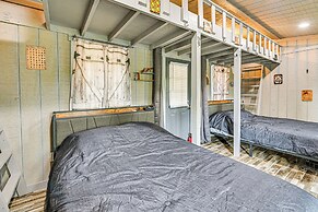 Secluded on 10 Acres: Livingston Getaway w/ Sauna!