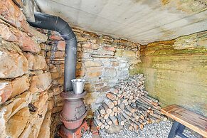 Secluded on 10 Acres: Livingston Getaway w/ Sauna!