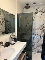 Huswell - Beachfront Apartment With sea View