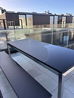 Huswell - Beachfront Apartment With sea View
