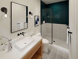 Waterfront Luxury Home - Tidelands House