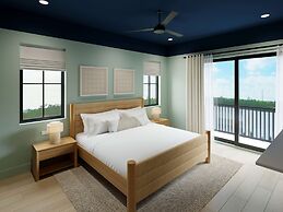 Waterfront Luxury Home - Tidelands House