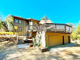Modern Yosemite Cabin, 15min Bass Lake, Sleeps 8