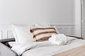 Chic 1BR by Eiffel Tower & Champ de Mars