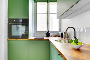 Chic 1BR by Eiffel Tower & Champ de Mars