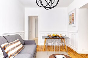 Chic 1BR by Eiffel Tower & Champ de Mars