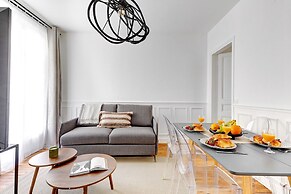 Chic 1BR by Eiffel Tower & Champ de Mars