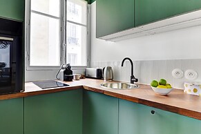 Chic 1BR by Eiffel Tower & Champ de Mars