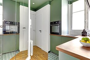 Chic 1BR by Eiffel Tower & Champ de Mars