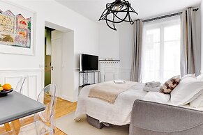 Chic 1BR by Eiffel Tower & Champ de Mars