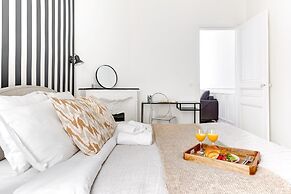 Chic 1BR by Eiffel Tower & Champ de Mars