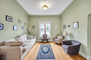 Stylish 2-story Home - Perfect Denver Location 2 Bedroom Home