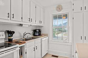 Sutton Cottage 5 Bedroom Home