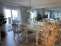 Harbour Island 103l 2 Bedroom Condo