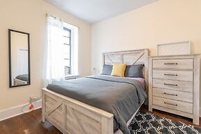 5 Bedroom 2 Bath Full Floor Midtown