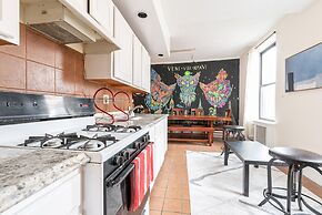 5 Bedroom 2 Bath Full Floor Midtown