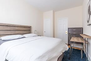5 Bedroom 2 Bath Full Floor Midtown
