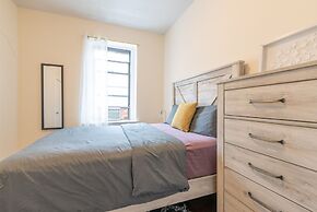5 Bedroom 2 Bath Full Floor Midtown